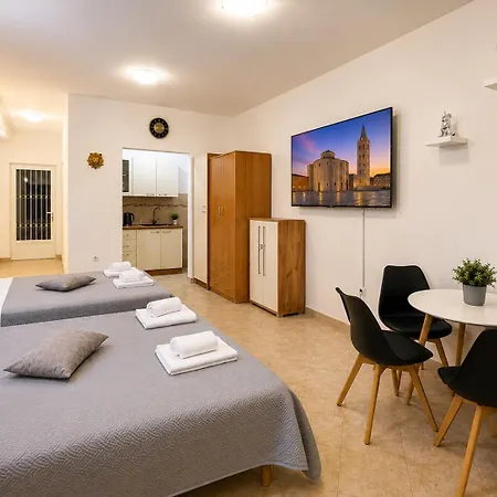 Garden Oasis With Private Garden - Walk To Gallery And Old Town Apartment