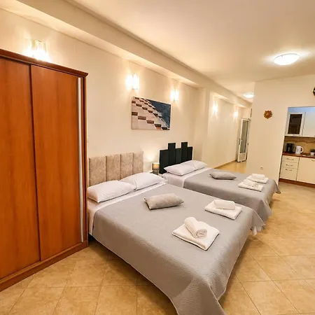 Apartamento Garden Oasis With Private Garden - Walk To Gallery And Old Town *