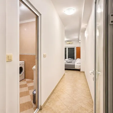 Garden Oasis With Private Garden - Walk To Gallery And Old Town Apartment