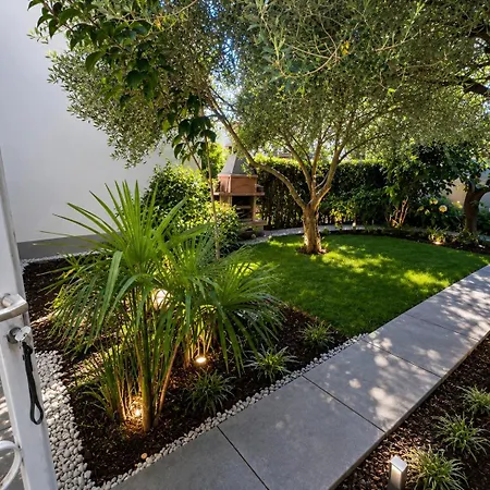 Garden Oasis With Private Garden - Walk To Gallery And Old Town Apartment