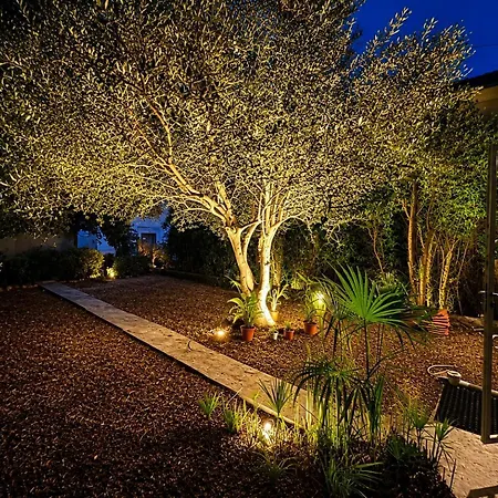 Garden Oasis With Private Garden - Walk To Gallery And Old Town *